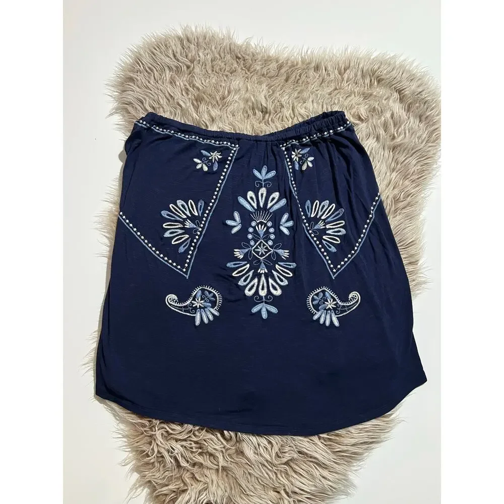 Torrid women’s navy blue embroidered floral skirt